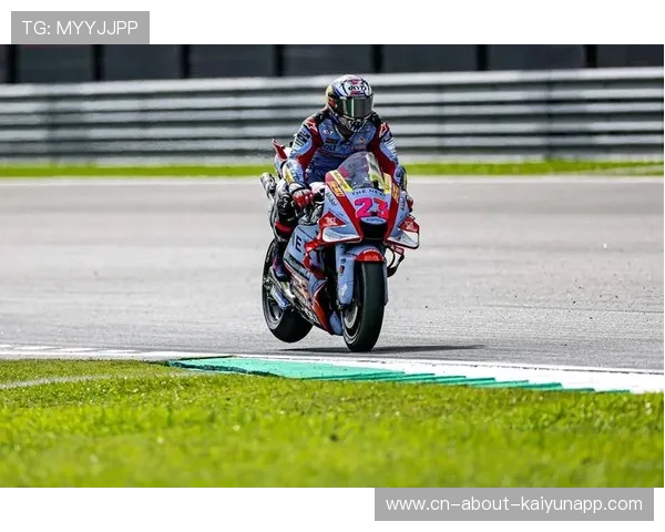 赛车起步抢位如闪电——掌握瞬间超越的极致技巧